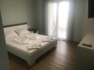A bed or beds in a room at dpatina