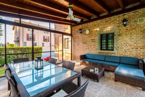 Gallery image of Casa delle Noci country house, pool & SPA in Modena