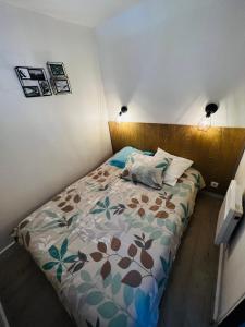Posteľ alebo postele v izbe v ubytovaní Appartement ds résidence privée avec piscine à 5 min à pied plage!! + 10 fotografií