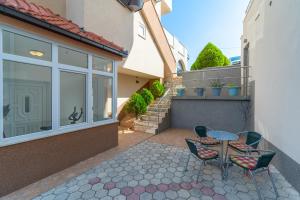 Ein Balkon oder eine Terrasse in der Unterkunft Dijamant Apartment
