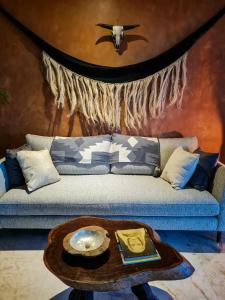 Zona de estar de STYLISH OCEANFRONT CONDO with POOL