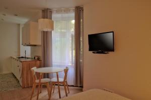 TV a/nebo společenská místnost v ubytování Apartamenty przy Starym Rynku
