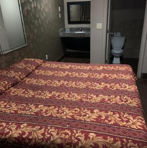 Postel nebo postele na pokoji v ubytování Royal Relax Inn