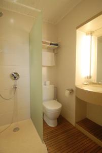 a bathroom with a toilet and a sink at Hotel Gulden Vlies in Bruges