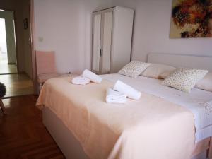 Łóżko lub łóżka w pokoju w obiekcie Apartments Prosperina Hvar