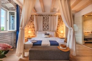 Postel nebo postele na pokoji v ubytování Boutique Hotel Capitano + 37 fotografií