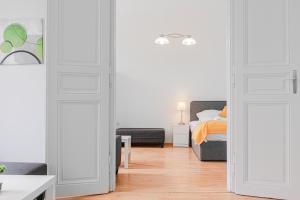 A bed or beds in a room at Pleasing 2BR Apt. AKH-Perfect for Groups