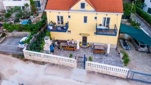 Budova, v ktorej sa apartmán nachádza