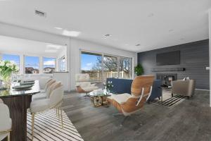 Imagen de la galería de Brand New Fully Renovated Waterfront Property with Outdoor Bar & Firepit, en Point Pleasant Beach