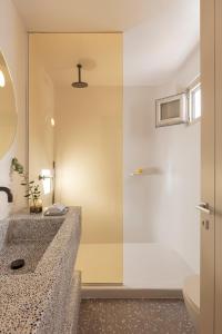 Koupelna v ubytování Ethos Vegan Suites