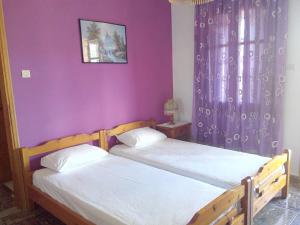 Postel nebo postele na pokoji v ubytování Liossis Rooms & Apartments