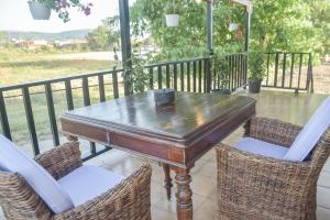 Balkón alebo terasa v ubytovaní ALEXANDRE MAISON Beachfront Gialova Vacation Home