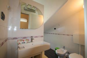 Koupelna v ubytování NABOO APARTMENT + 32 fotografií