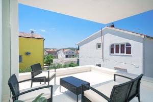 Balkón nebo terasa v ubytování Vila Regina Apartment Regina with Swimming Pool