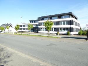 an empty street in front of a building at Mountain Suite Winterberg Ferienwohnung Pool Sauna Hund 4 Pers Wifi near Ski Lift in Winterberg