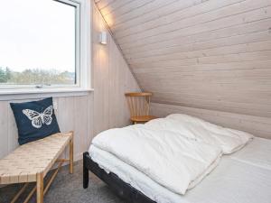 Postel nebo postele na pokoji v ubytování 5 person holiday home in Fanø