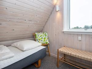 Postel nebo postele na pokoji v ubytování 5 person holiday home in Fanø