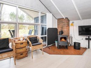 Gallery image of 6 person holiday home in Bl vand in Blåvand