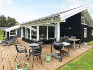 Zahrada ubytování 10 person holiday home in Hjørring-By Traum
