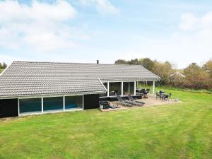 Zahrada ubytování 10 person holiday home in Hjørring-By Traum