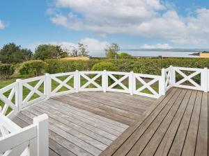 A balcony or terrace at 6 person holiday home in Ebeltoft