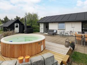8 person holiday home in lb kの見取り図または間取り図
