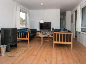 Gallery image of 6 person holiday home in Henne in Henne Strand