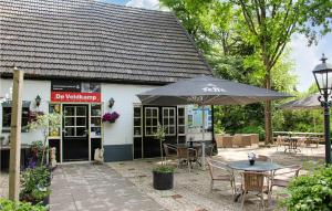Restaurace v ubytování Cozy Home In Epe With Wifi + 15 fotografií