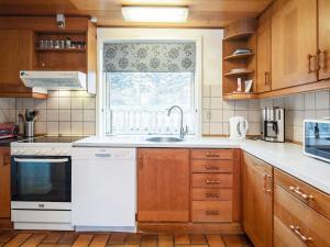 Kuchyň nebo kuchyňský kout v ubytování 10 person holiday home in Karby
