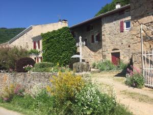 a stone building with a cross in front of it at Charmant gîte avec poêle à bois, terrasse et jardin, sentiers rando, 1 chambre + mezzanine - FR-1-496-256 in Véranne