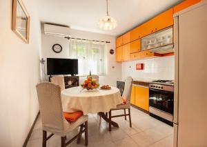 Η κουζίνα ή μικρή κουζίνα στο Apartment Tina