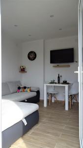 TV a/nebo společenská místnost v ubytování Apartment Zrinka