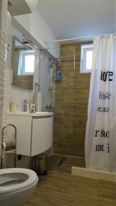 Ett badrum på Apartment Zrinka