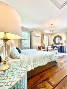 Gallery image of 5 stars in Eastover in Charlotte