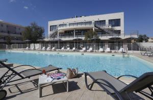 Bazén v ubytování Vacancéole - Résidence Cap Camargue nebo v jeho okolí