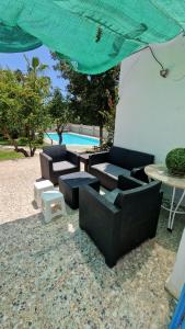 Basen w obiekcie House with exclusive pool and garden 7 min walk from the beach and the center lub w pobliżu