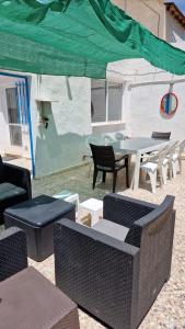 Część wypoczynkowa w obiekcie House with exclusive pool and garden 7 min walk from the beach and the center