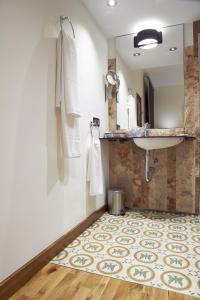 a bathroom with a sink and a mirror at Hotel Rural Doña Berenguela in Bolaños de Calatrava +43 photos