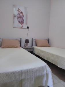 Postel nebo postele na pokoji v ubytování Ktima Garidis