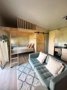 Postel nebo postele na pokoji v ubytování Field View Cabin + 19 fotografií