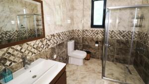 Ένα μπάνιο στο Luxury Nature Life Villa +49 φωτογραφίες