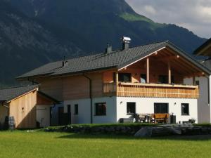 a house in front of a mountain at Hoamatgfühl in Vorderhornbach