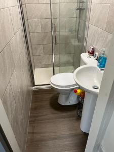 Ένα μπάνιο στο Haggai 5 comfort suites