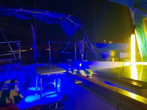 Afbeelding uit fotogalerij van Voilier logement spacieux à louer au port - Gruissan Plage - 11 Aude in Gruissan