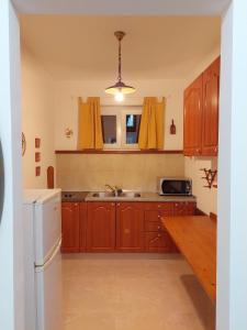 Kuchyň nebo kuchyňský kout v ubytování House Leticija rustica