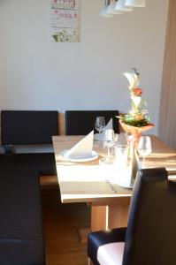 Posedenie v ubytovaní Ferienwohnung Waldköhlerei + 7 fotografií