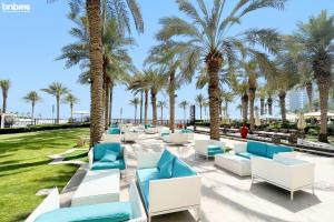 Foto dalla galleria di bnbmehomes - Beach&Pool - Fairmont Residences - 3605 a Dubai