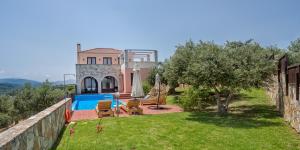 Hồ bơi trong/gần Villa Katerina with Eco heated pool