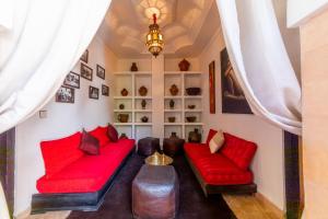 Posezení v ubytování Riad Espoir, Riad de charme en exclusivité dans la médina de Marrakech