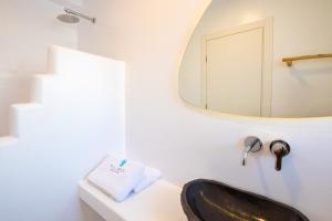 Koupelna v ubytování Thalasidi Luxury Suites